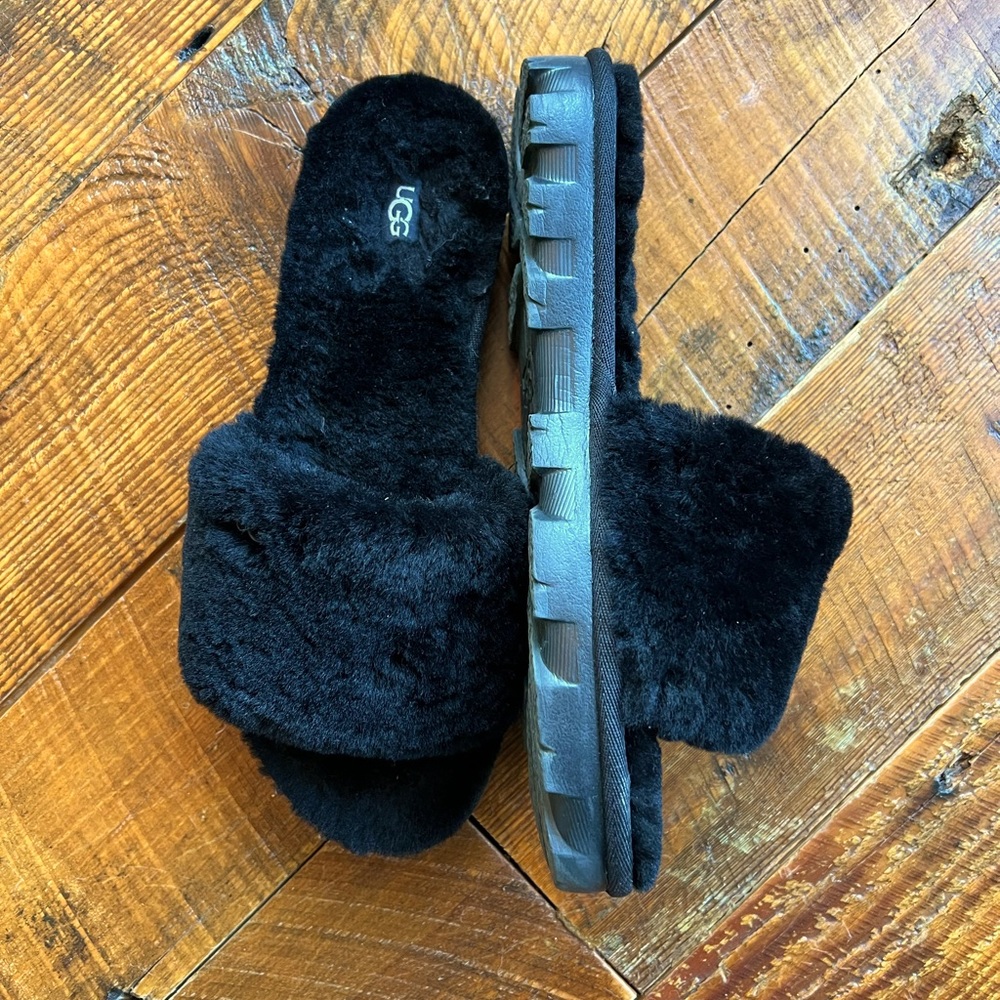 UGG SLIPPERS SANDALS SIZE 10